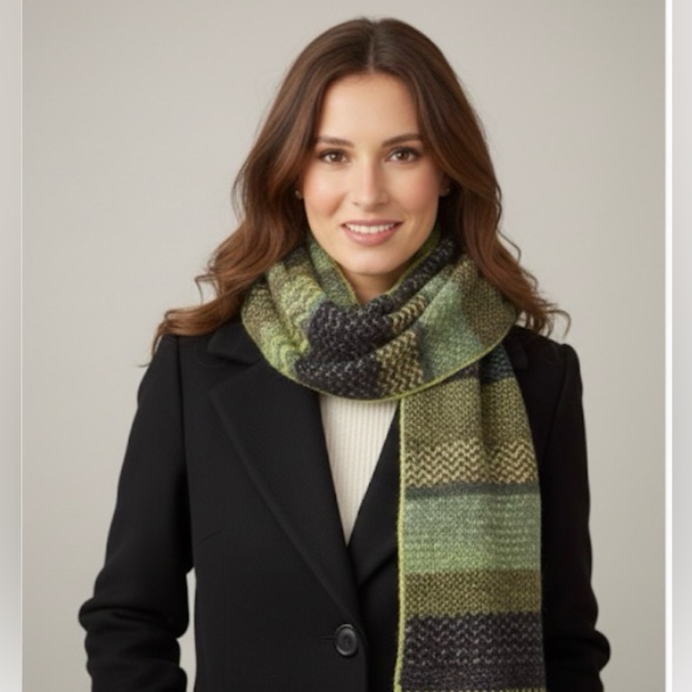 Reversible Women’s Knit Scarf Green Black Cozy Winter